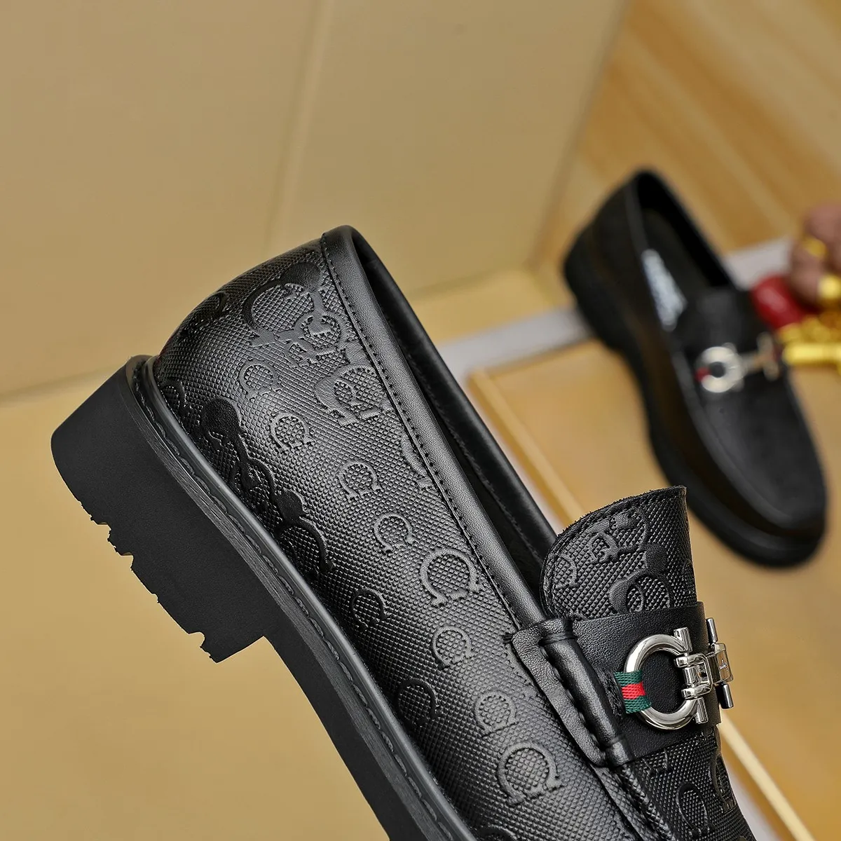 Men's shoes 💰500 Ferragamo [Ferragamo] top imported suit men's shoes 💯Original copy of the official website, product materials: selected imported embossed calfskin + luxury hardware buckle accessories ~ imported water-dyed cow 🐂 leather lining. Strong three-dimensional visual effect, original combination outsole, multiple colors available😘 Size: 38-44 (.45.46. Customized)